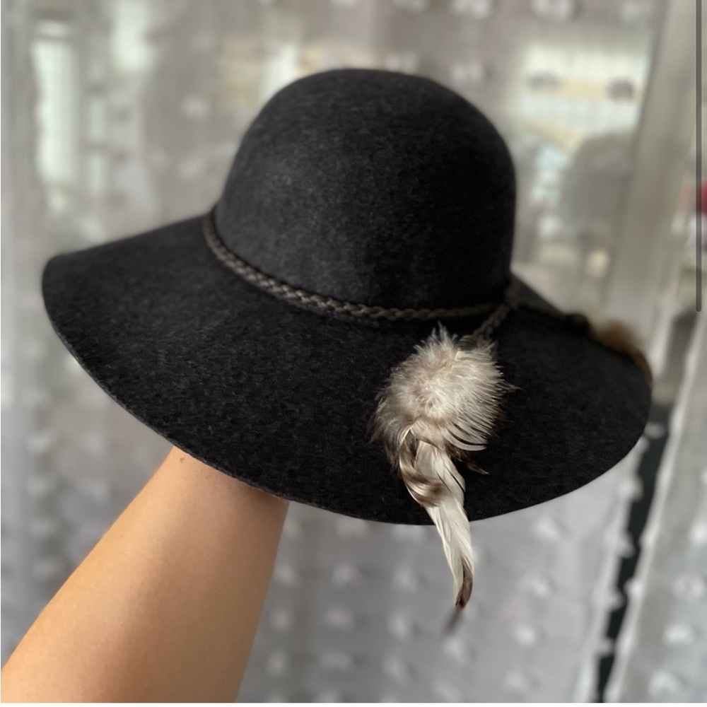 Indigo Charcoal felt hat with feathers - Picture 2 of 4